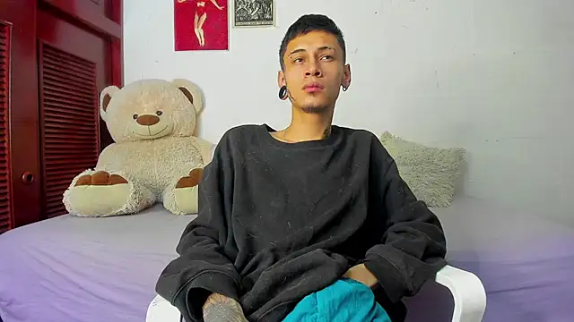 Snapshot of cold_snow013 chatting on October 23, 8:24 am cold snow013 online show from October 23, 8:24 am