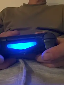 Snapshot of bmwe71 chatting on October 15, 7:58 pm bmwe71 online show from October 15, 7:58 pm