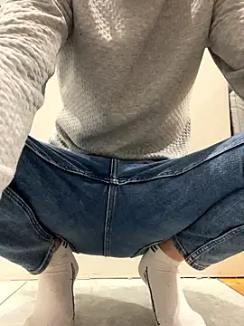 Snapshot of bmwe71 chatting on January 17, 5:16 pm bmwe71 online show from January 17, 5:16 pm