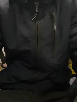 Snapshot of bmwe71 chatting on February 10, 1:59 pm bmwe71 online show from February 10, 1:59 pm