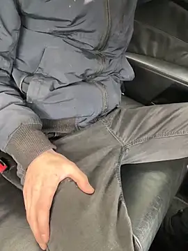 Snapshot of bmwe71 chatting on February 11, 12:54 pm bmwe71 online show from February 11, 12:54 pm