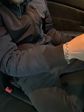 Snapshot of bmwe71 chatting on February 12, 2:56 pm bmwe71 online show from February 12, 2:56 pm