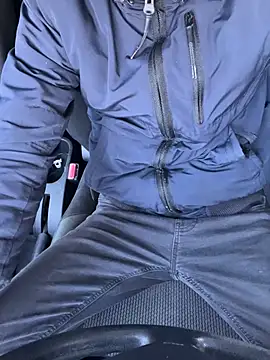 Snapshot of bmwe71 chatting on February 19, 12:34 pm bmwe71 online show from February 19, 12:34 pm