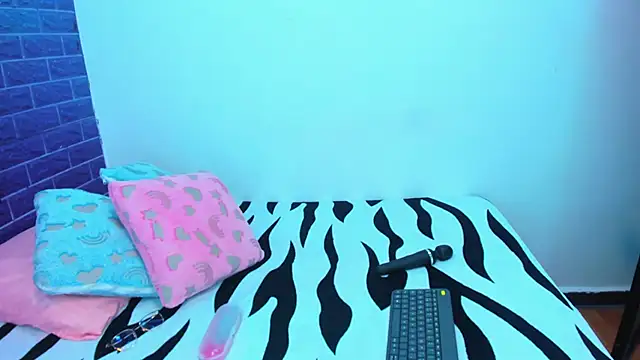 Cora 222 online show from November 26, 10:27 am