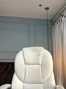 Snapshot of Valery_kitty18 chatting on December 3, 11:52 am Valery kitty18 online show from December 3, 11:52 am