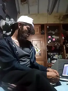 Snapshot of hairy_mannn chatting on May 2, 3:55 am hairy mannn online show from May 2, 3:55 am
