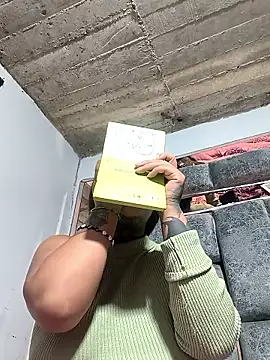 missashlyrosette online show from March 30, 11:17 pm