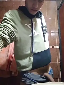 Snapshot of aispuro8505 chatting on February 1, 6:45 am aispuro8505 online show from February 1, 6:45 am