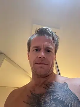 DILFiGuess11 online show from April 1, 3:53 pm