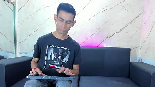 Golldens Dreamss online show from September 18, 4:03 am