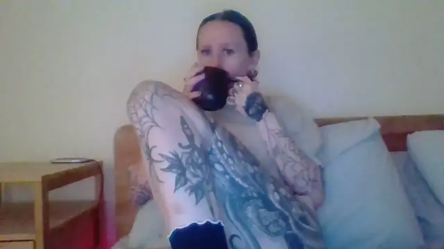 liltiddygoffwaifu online show from October 21, 7:25 pm