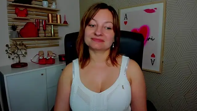 Snapshot of angelaSamt chatting on May 5, 5:26 am angelaSamt online show from May 5, 5:26 am