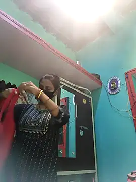 posewith online show from October 13, 8:25 am