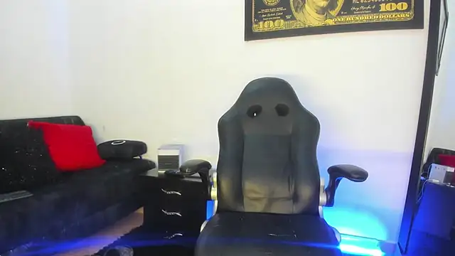 Snapshot of lucas_manzon chatting on December 1, 2:44 pm lucas manzon online show from December 1, 2:44 pm