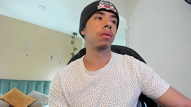 Muscle Scott online show from December 19, 12:45 pm