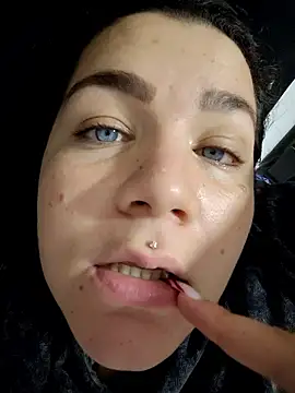 Snapshot of angelcurvyxtremx69 chatting on February 19, 2:40 am angelcurvyxtremx69 online show from February 19, 2:40 am