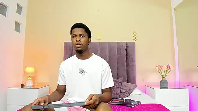 Snapshot of Kiaraa_y_Her_Crazy chatting on May 23, 4:29 am Kiaraa y Her Crazy online show from May 23, 4:29 am