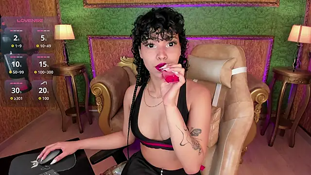 DaniCollinn  online show from October 16, 8:10 pm