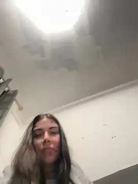 valentinalamont online show from September 21, 9:27 pm