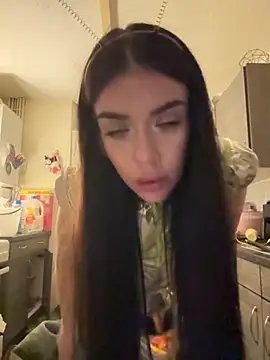 valentinalamont online show from October 31, 10:22 pm