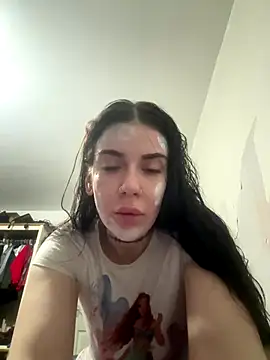 valentinalamont online show from November 10, 5:12 pm