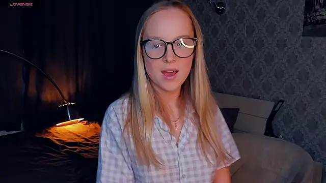 Snapshot of SoonMoor chatting on October 10, 5:34 pm SoonMoor online show from October 10, 5:34 pm