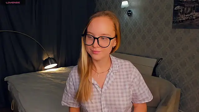 Snapshot of SoonMoor chatting on October 18, 5:25 pm SoonMoor online show from October 18, 5:25 pm