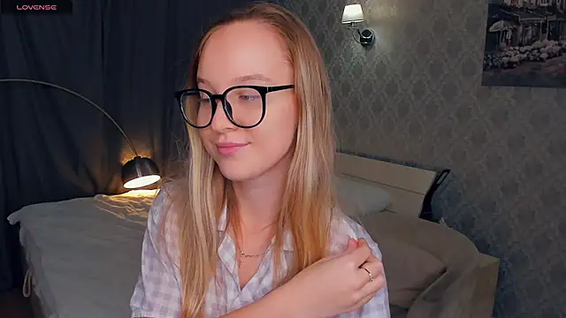 Snapshot of SoonMoor chatting on October 20, 4:07 pm SoonMoor online show from October 20, 4:07 pm