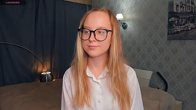 Snapshot of SoonMoor chatting on October 27, 7:07 pm SoonMoor online show from October 27, 7:07 pm