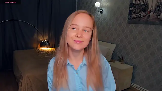 Snapshot of SoonMoor chatting on November 1, 6:43 pm SoonMoor online show from November 1, 6:43 pm