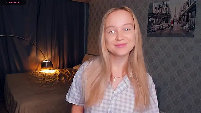 Snapshot of SoonMoor chatting on November 3, 6:09 pm SoonMoor online show from November 3, 6:09 pm