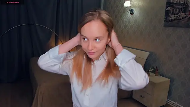 Snapshot of SoonMoor chatting on November 8, 6:07 pm SoonMoor online show from November 8, 6:07 pm