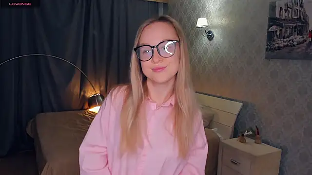 Snapshot of SoonMoor chatting on November 12, 6:08 pm SoonMoor online show from November 12, 6:08 pm