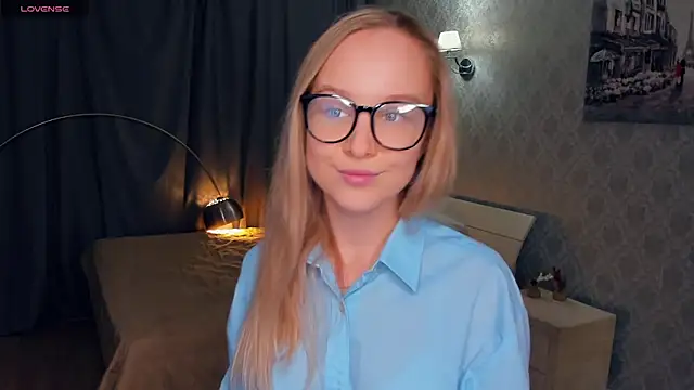 Snapshot of SoonMoor chatting on November 14, 6:17 pm SoonMoor online show from November 14, 6:17 pm