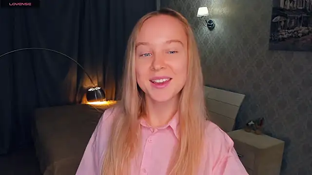 Snapshot of SoonMoor chatting on November 16, 5:07 pm SoonMoor online show from November 16, 5:07 pm