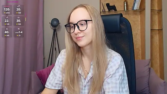 Snapshot of SoonMoor chatting on November 29, 7:06 pm SoonMoor online show from November 29, 7:06 pm