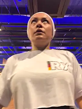 Snapshot of TiffanyyLam chatting on October 15, 10:26 am TiffanyyLam online show from October 15, 10:26 am