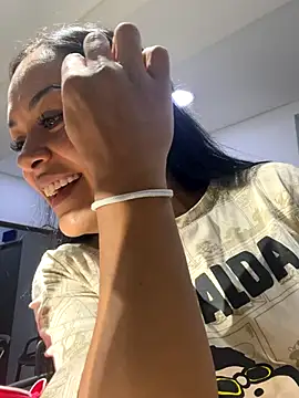 Snapshot of TiffanyyLam chatting on November 1, 11:23 am TiffanyyLam online show from November 1, 11:23 am