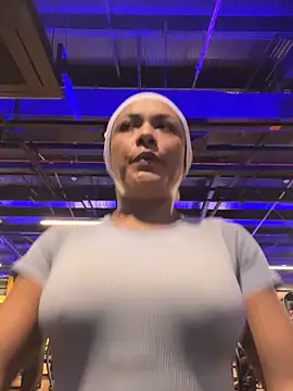 Snapshot of TiffanyyLam chatting on November 4, 10:47 am TiffanyyLam online show from November 4, 10:47 am