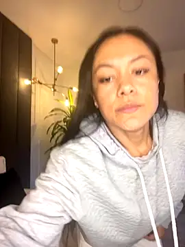 Snapshot of TiffanyyLam chatting on November 8, 11:21 am TiffanyyLam online show from November 8, 11:21 am