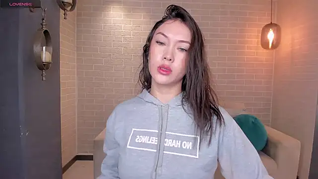 AnnaHoffman  online show from September 25, 12:20 pm
