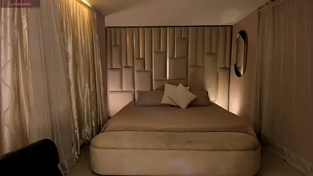 LucyWeiss  online show from October 10, 8:52 pm