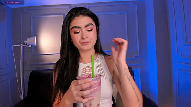 LucyWeiss  online show from November 5, 7:58 pm