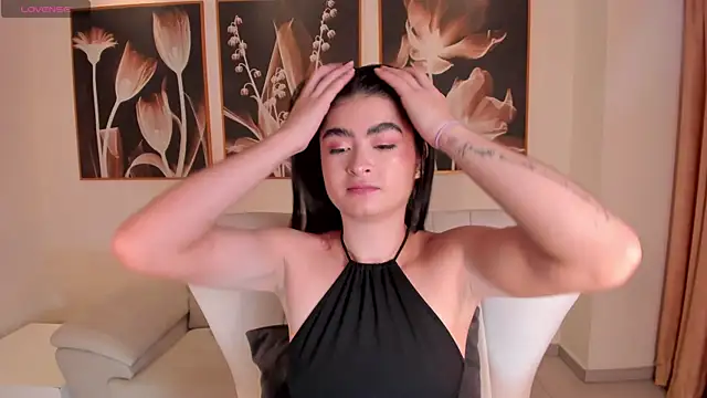 LucyWeiss  online show from November 9, 6:50 pm