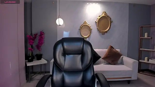 MayaMoretti  online show from February 24, 3:48 am