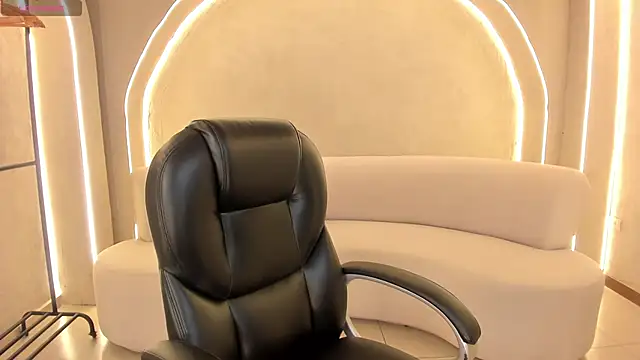 NinaBlum online show from November 7, 7:36 pm