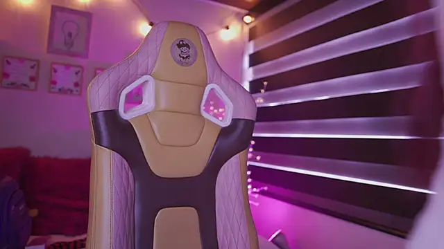 Rebecah 1 online show from December 3, 3:43 pm