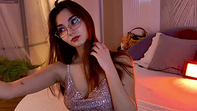 Snapshot of LeaMelone chatting on November 17, 4:57 pm LeaMelone online show from November 17, 4:57 pm