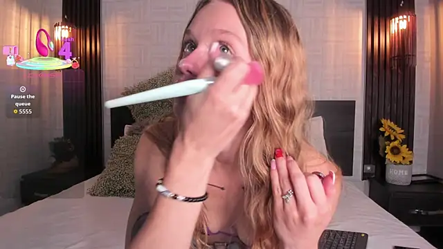Brianna Bondd online show from September 19, 2:40 pm