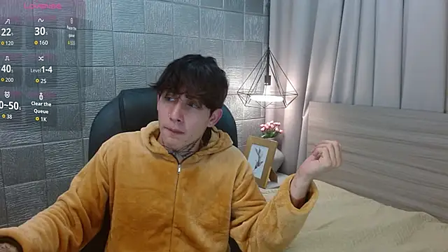 Snapshot of Iantwink18 chatting on September 9, 9:31 am Iantwink18 online show from September 9, 9:31 am